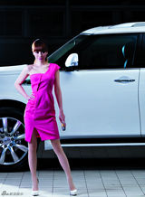 组图：柳岩性感写真曝光 五款造型演绎都会气质