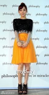 组图：成宥利具荷拉等出席时尚品牌发布会