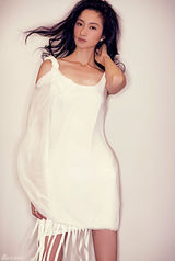 组图：沈佳妮首次突破自我 新写真变身性感尤物