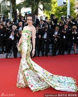 组图：范冰冰亮相戛纳 中国风长裙展东方风情