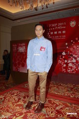 组图：梁安琪不问何超云恋情 否认赌王赠送近亿股份