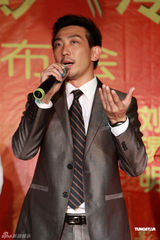 组图：嫩模周秀娜连演惊悚片 盼转型看重内地发展