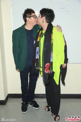 组图：许廷铿再上选秀舞台 开嗓比拼郑俊弘