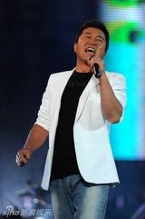 幻灯：中歌榜音乐节第四天 孙楠莫文蔚领万人合唱