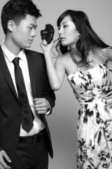 幻灯图：杨幂最新时尚写真 展露性感轻熟女气质