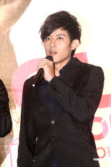 组图：棒棒堂变身LOLLIPOP-F签约金牌 罗志祥助阵