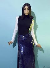 组图：殷桃最新写真曝光 个性潮流显御姐风范