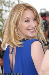 组图：章子怡透视美裙酥胸隐现金饰闪耀