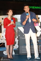 组图：谢婷婷一袭红裙出席酒会艳压全场