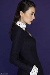 组图：高圆圆红唇演绎都市性感 谈戏痴黄海波