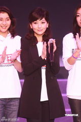 幻灯图：香港演艺界赈灾 赵雅芝等演唱为灾区祝福