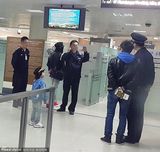 组图：林志颖全家现身上海机场 其乐融融心情好