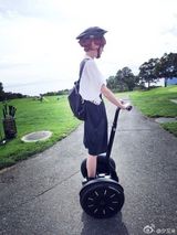 组图：高晓松全家游日本 80后爱妻晒美照