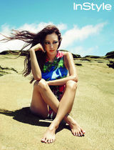 高清组图：韩艺瑟夏威夷拍泳装写真 烟熏妆妩媚