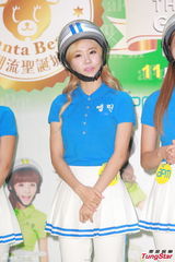 组图：Crayon Pop戴头盔现身握手会 大跳热舞