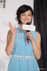 组图：桂纶镁陈妍希首次同场代言 相互欣赏不怕PK