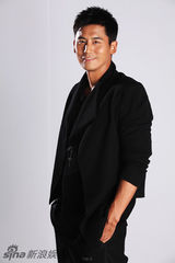 组图：于晓光时尚型男写真笑容灿烂