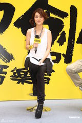 组图：谢安琪恶搞自己歌曲 古巨基献唱为黎耀祥庆生