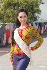 组图：候选中华小姐背景雄厚 徐少强之女曾志伟护航