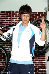 幻灯组图：汪东城代言运动服装 想开画展秀绘画天份