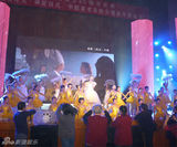 高清图：国际小姐冠军刘飞儿美协六十周年温情献唱