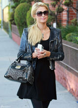 高清组图：帕丽斯-希尔顿街拍LOOK夹克搭配黑裙