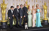 高清组图：奥斯卡后台获奖众星举金人光彩照人