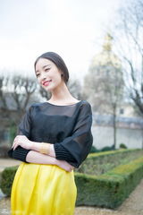 冯绍峰携女友亮相巴黎高订秀 倪妮新片2月开拍