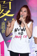 组图：A-Lin台北唱天后歌 大秀120公分修长美腿