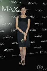 幻灯图：何超仪与偶像乐队合作 张静初拒谈男友