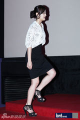 组图：朴宝英江星等出席新片《不明影像》首映会