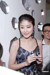 组图：陈慧琳靓丽现身 减肥成功能吃甜品