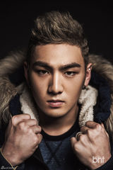 高清组图：韩团NU'EST冬季写真大秀美少年范儿