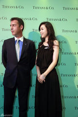 组图：张静初亮相西安 如蝶气质神秘冷艳