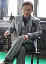 幻灯图：《风声传奇》发布会 胡海峰银亮西装抢镜