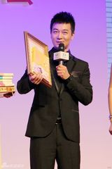 组图：吴樾助力公益盛典为慈善慷慨解囊