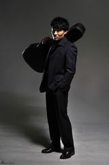 组图：刘小辉帅气写真 尽显绅士魅力