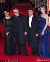 组图：《生命的火花》首映 莎尔玛-海雅克高贵现身