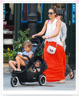 组图：杰西卡-阿尔芭携女现身装扮抢眼