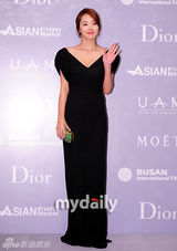 组图：东方神起高雅拉等出席时尚派对