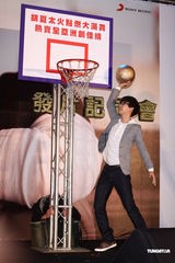 组图：胡夏趁胜追击推新辑 戴爱玲为其发片站台