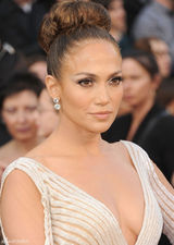 高清图：奥斯卡红毯詹妮弗-洛佩兹礼服勾勒身材