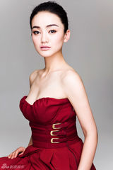 组图：朱杰红裙写真大片性感优雅