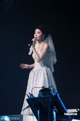 幻灯：单紫宁举行怀念邓丽君演唱会 演唱经典曲目