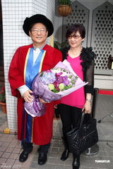 组图：吴思远获颁浸会大学荣誉院士