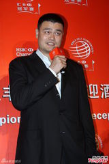 组图：佘诗曼化身姚明粉丝 张静初冷对传闻