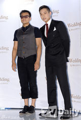 组图：JYJ有天在中与安七炫等贺白智英完婚