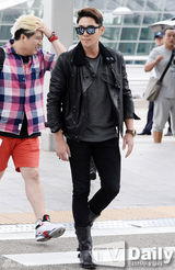 组图：SuperJunior等偶像赴土耳其开唱亮相机场