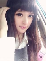 组图：女子酷似杨幂  网友直呼傻傻分不清