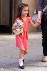 幻灯图集：凯蒂片场拍戏 苏瑞探班粉色系装扮